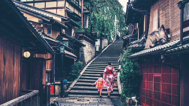 Mutter und Tochter in Japan