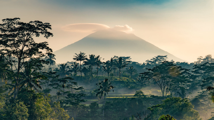 Le mont Agung en Indonésie