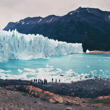 Esplorazione in gruppo del ghiacciaio Perito Moreno in Patagonia, Argentina