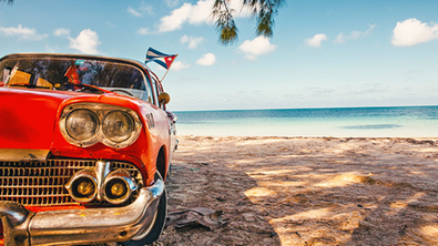 Auto-am-Cayo-Jutias-Strand_Pinar-del-Rio-Cuba