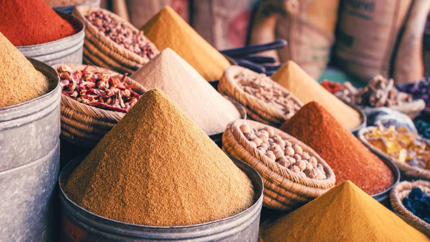 Flânerie entre les étals des plus beaux souks du Maroc Evaneos