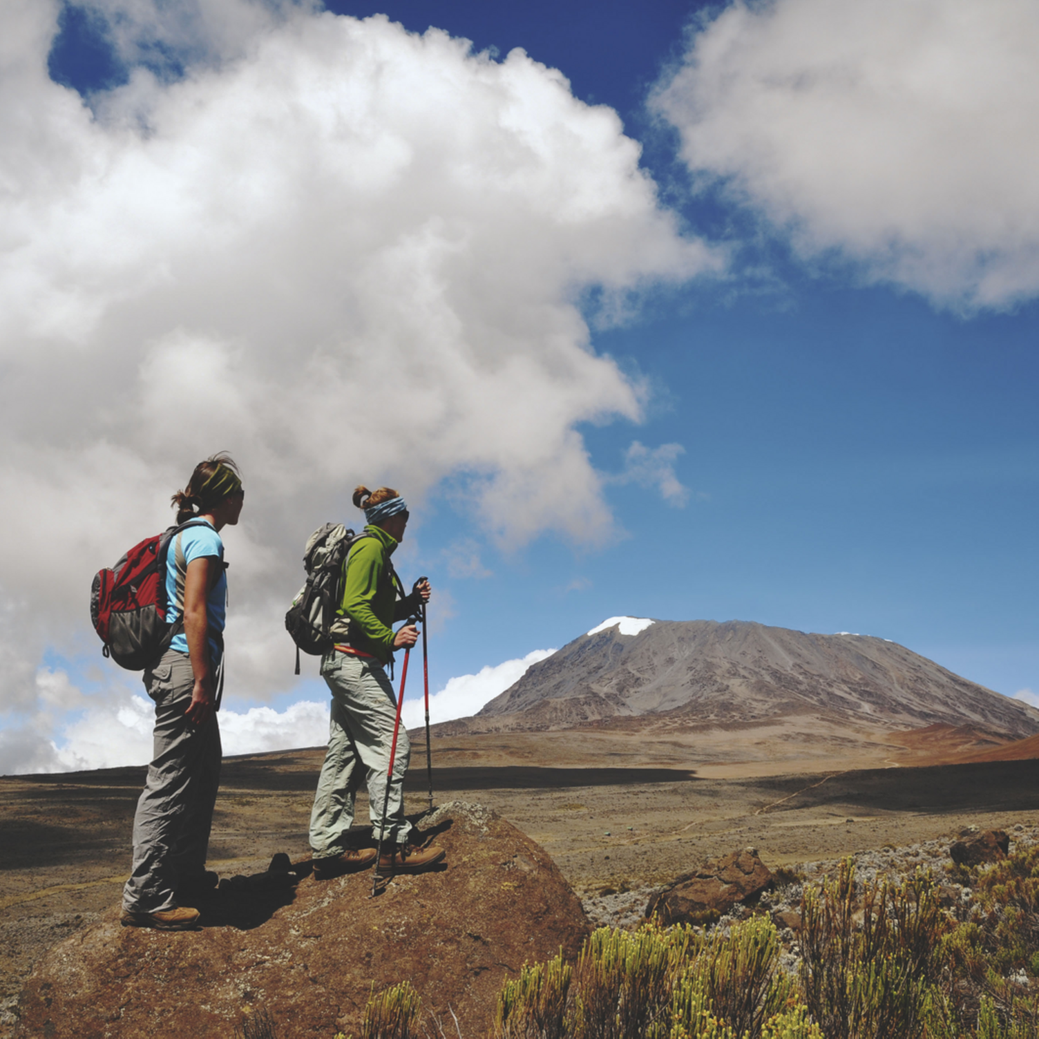 Deux randonneuses sur les pentes du Kilimandjaro