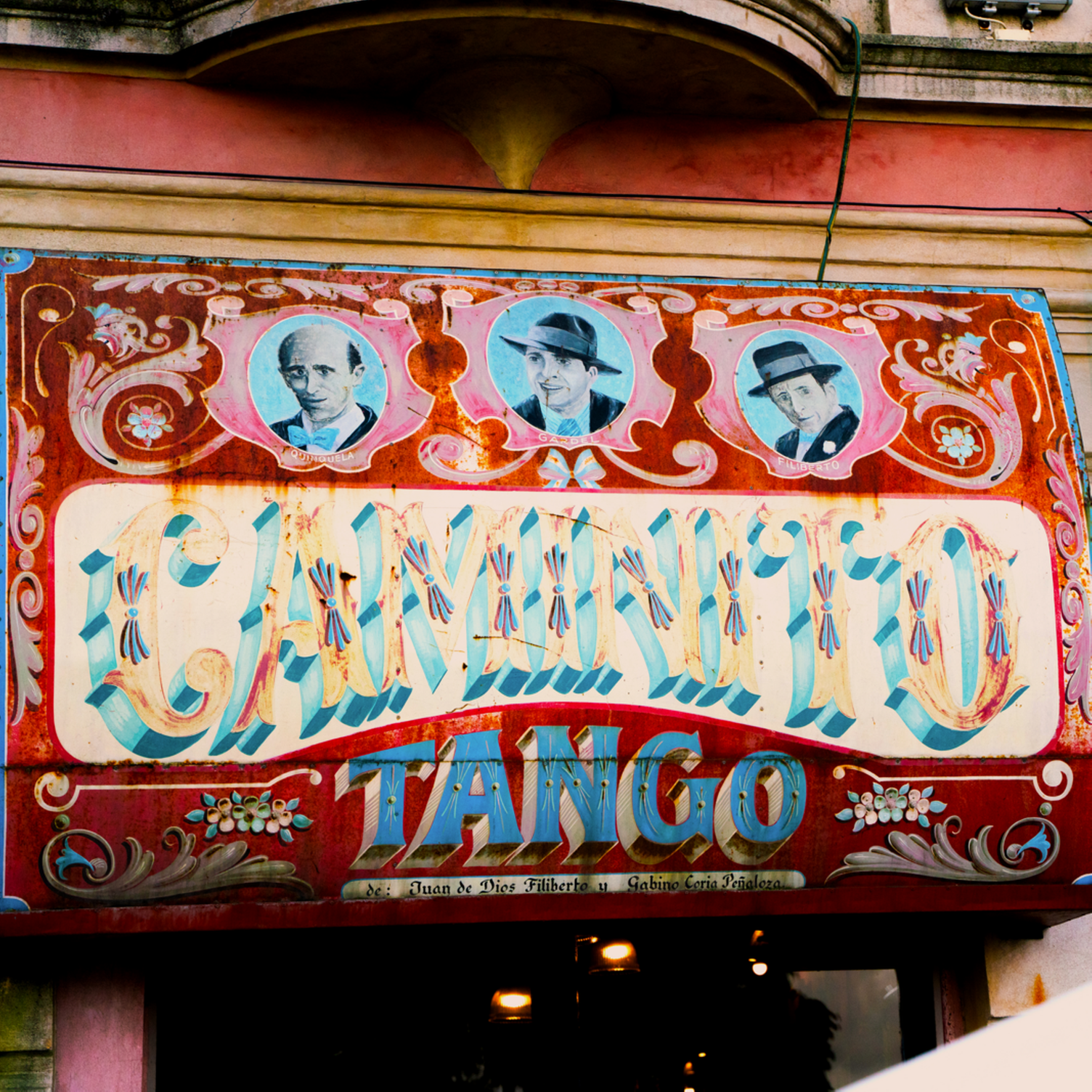 Schild eines Tangoclubs in Buenos Aires