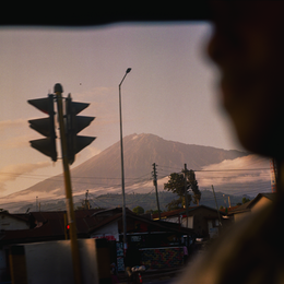 Le Kilimandjaro vu depuis une voiture à Arusha