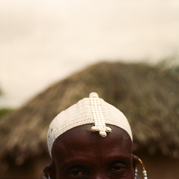 La coiffe traditionnelle d’un Masaï en Tanzanie