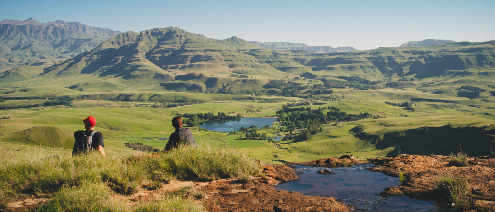 01 Hikers having a rest in the mountains of the DRakensberg overlooking the southern drakensberg valley