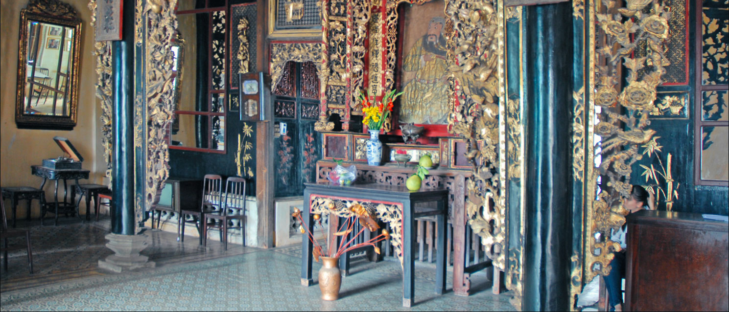 L'entrée de la maison ancienne de M. Huynh Thuy Le (l'amant chinois du roman de Marguerite Duras)