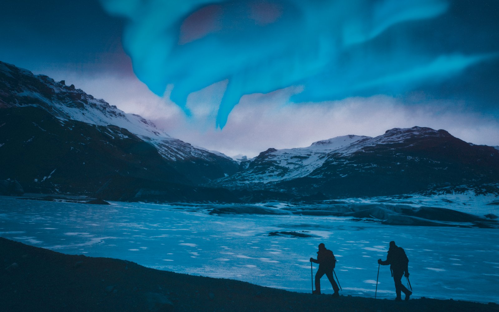 Aller Observer Les Aurores Boréales En Islande à La Tombée De La Nuit ...