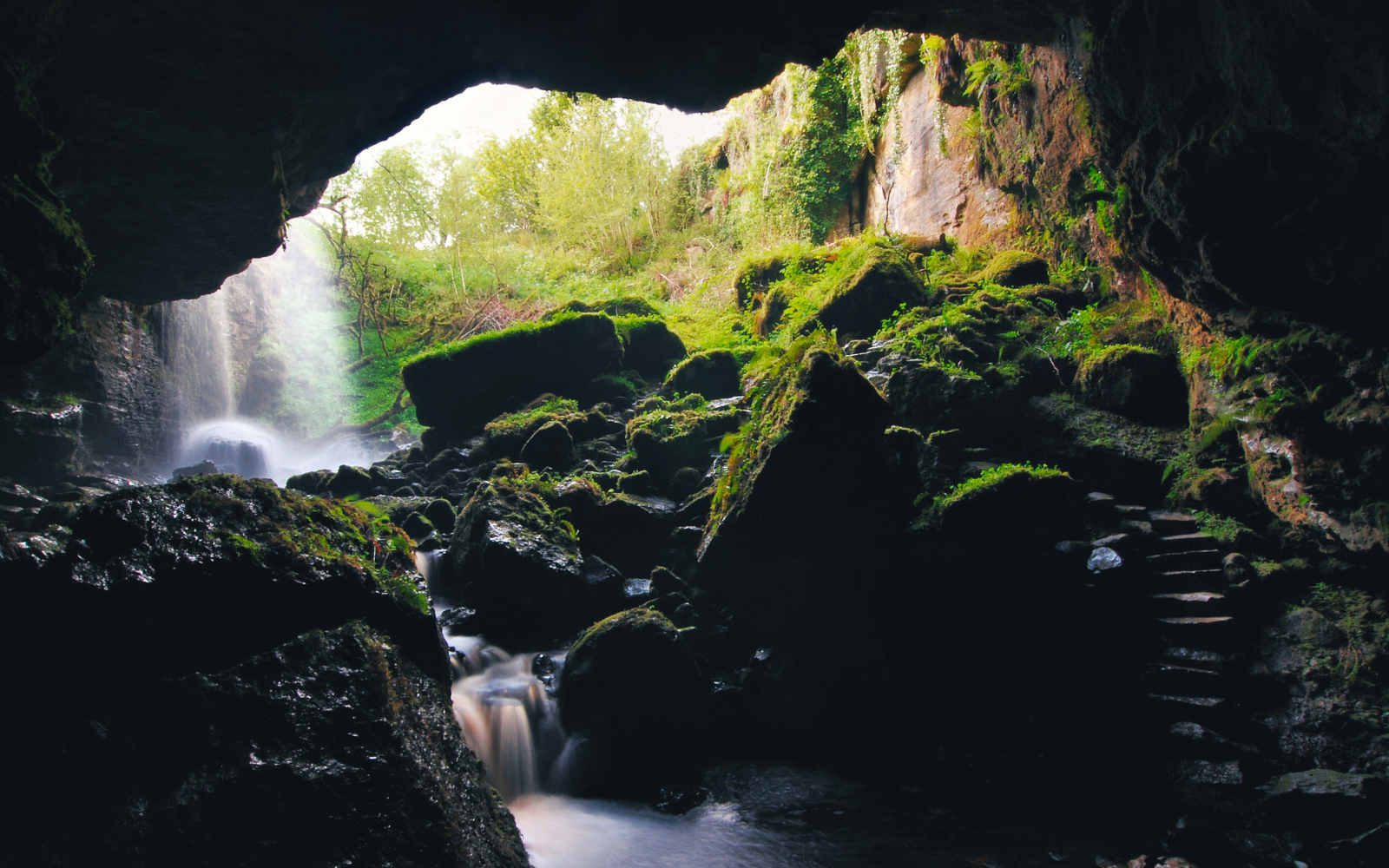 S'aventurer dans les grottes et galeries souterraines d'Irlande Evaneos