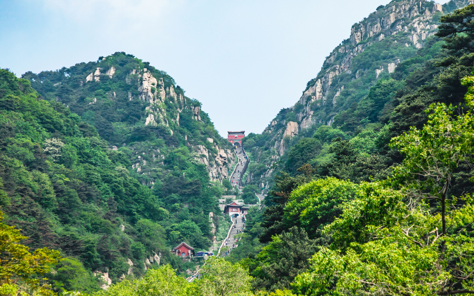 Erkunden Sie Chinas fünf heilige Berge zwischen Natur und Religion