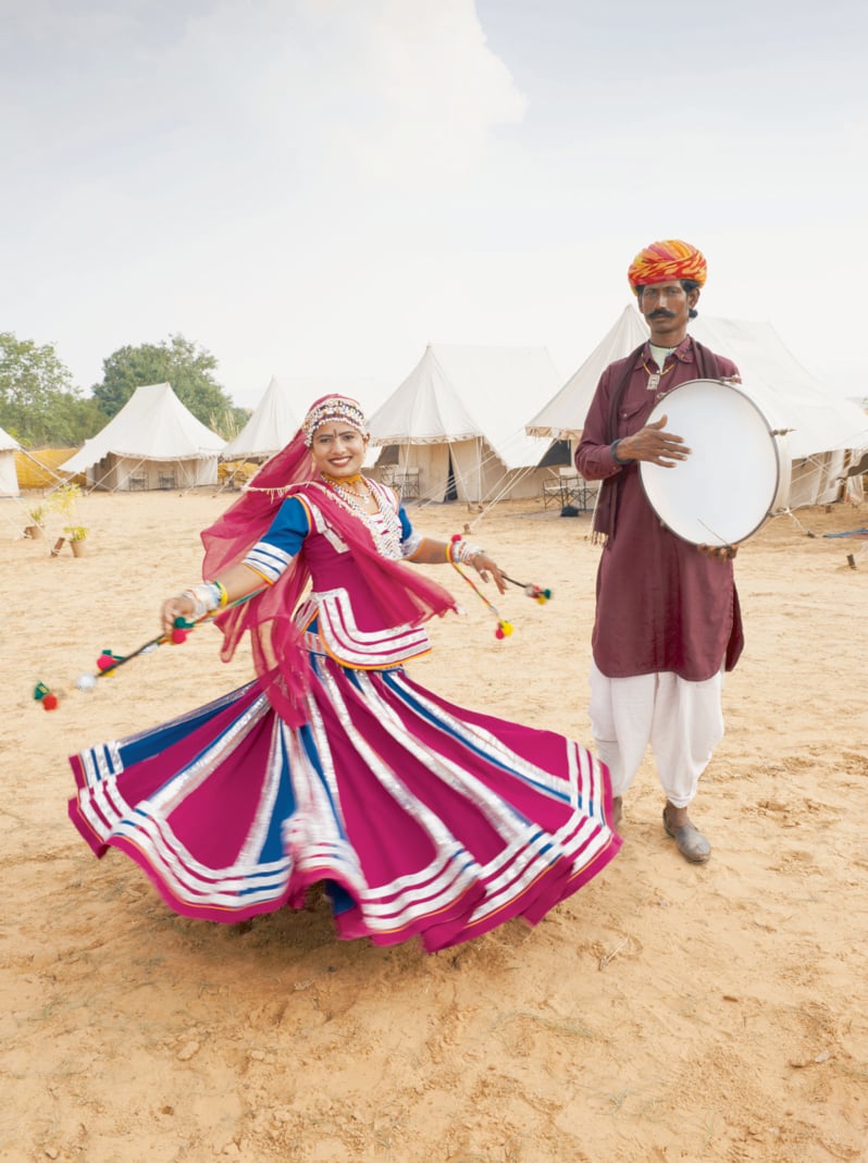 Indienne danse folklorique et Musicien