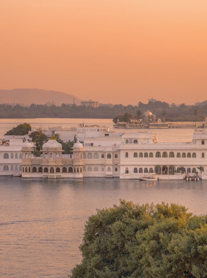Sunset at lake Pichola and Taj Lake Palace, Udaipur, Rajasthan, India, Asia.