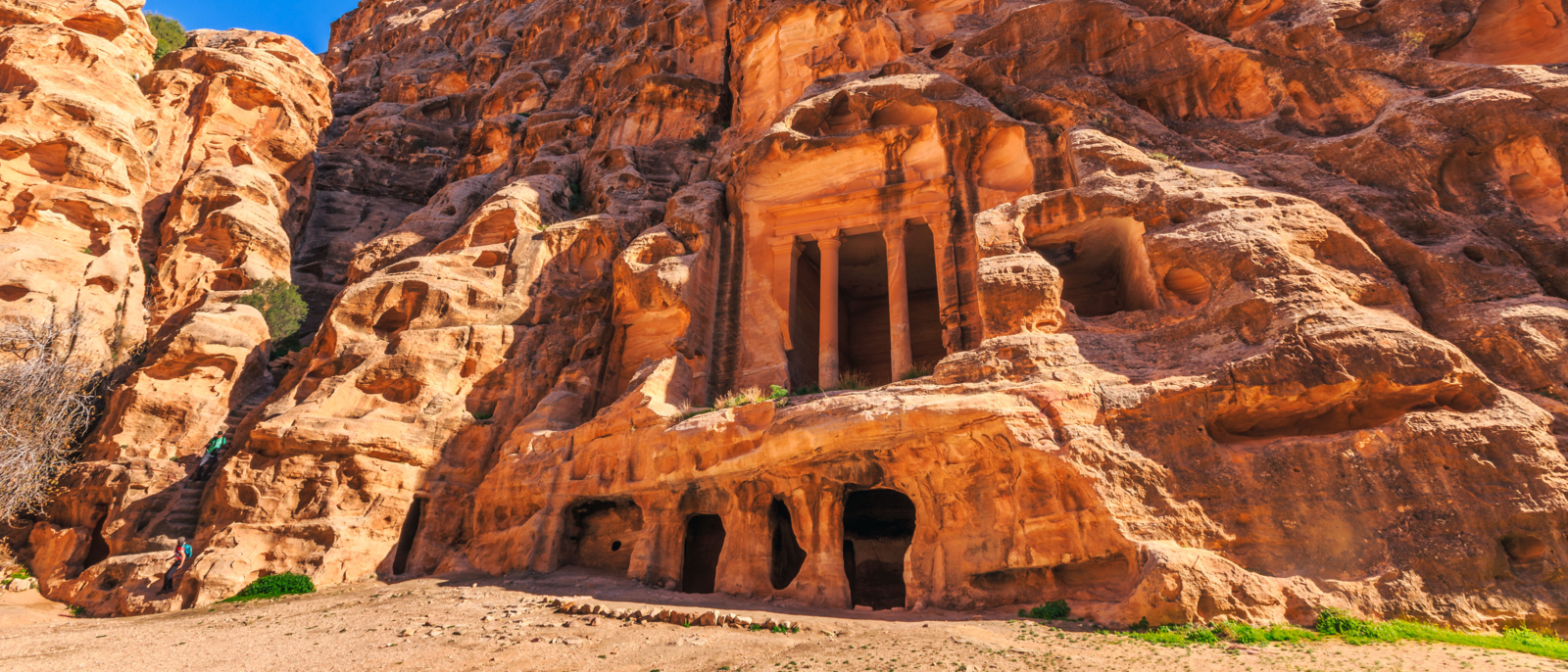 Bâtiment en cave de Little Petra à Siq al-Barid, Wadi Musa, Jordanie, le jour