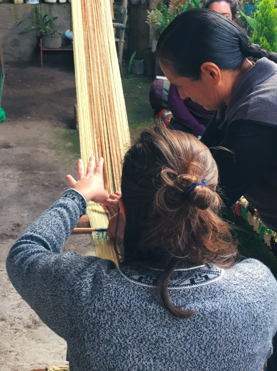 Learn weaving technique in Peru