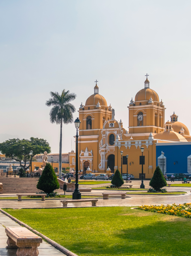 Place principale (Plaza de Armas) et cathédrale - Trujillo, Pérou