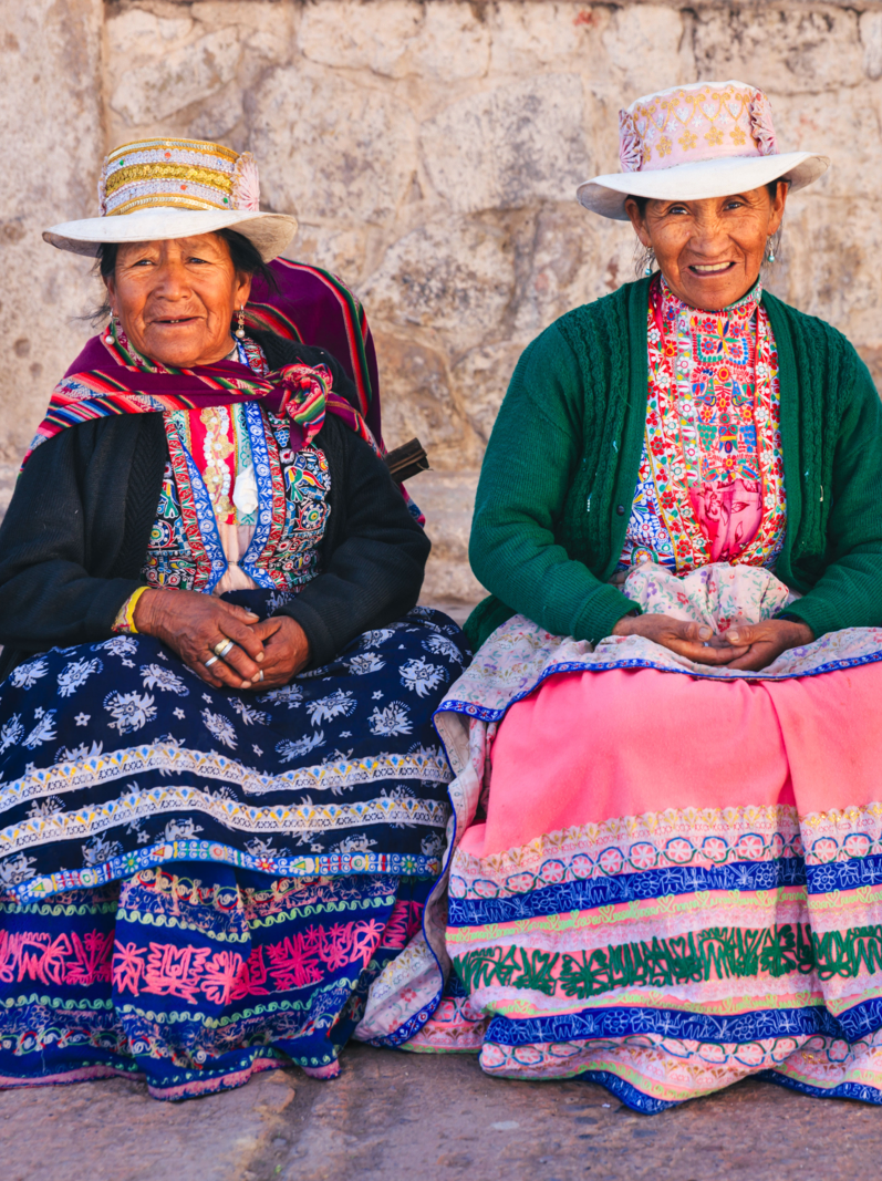 Femmes en vêtements national péruvien, Chivay, au Pérou