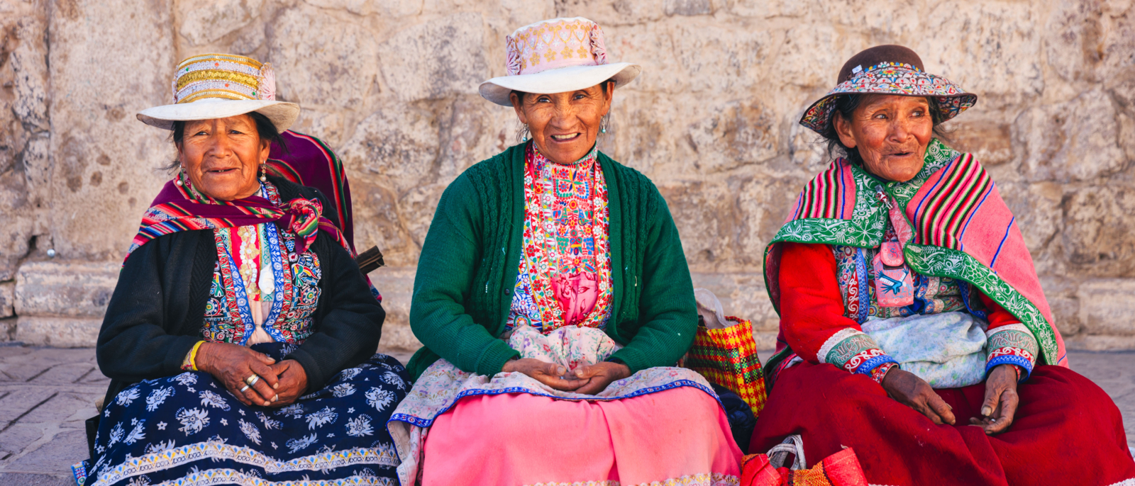 Femmes en vêtements national péruvien, Chivay, au Pérou